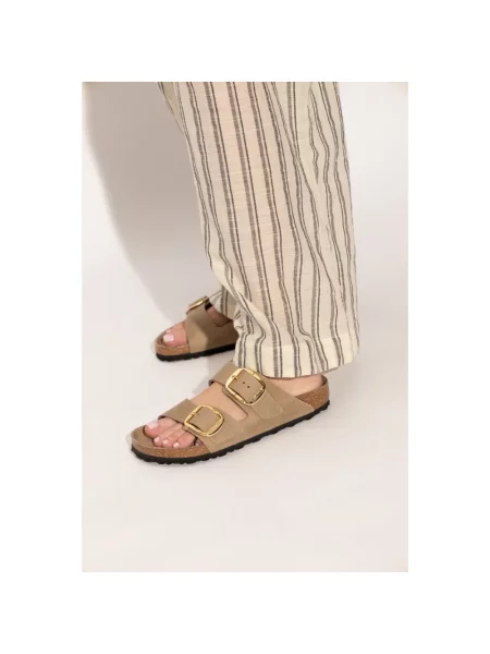 Klapki Birkenstock skórzane na sprzączkę beżowe