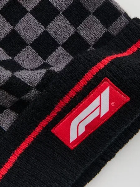 Reserved Шапка з F1 чорний