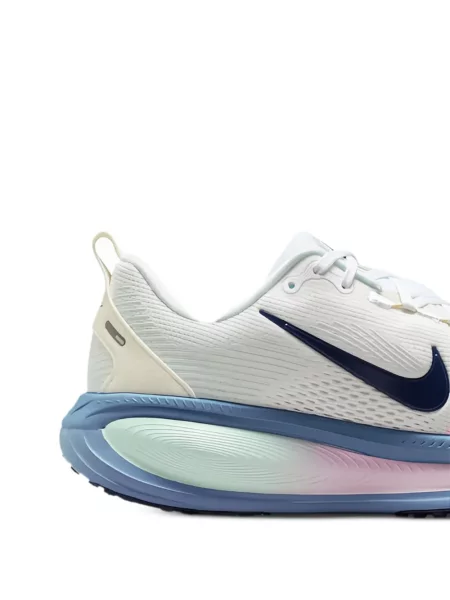 Маратонки Nike Vomero бяло