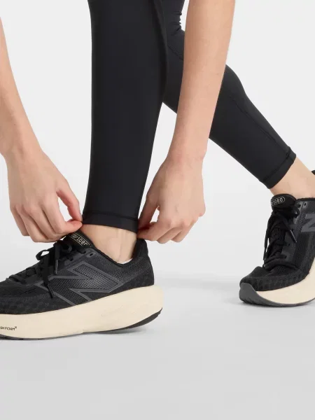 Брюки New Balance черные