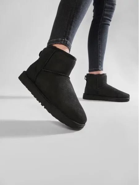 Ugg Hótaposó W Classic Mini II fekete