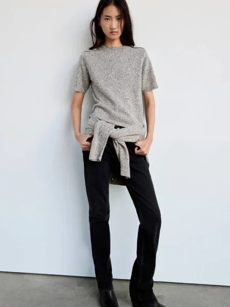 Sweter z dzianiny z poduszkami na ramionach jasnoszary Kobieta XS MANGO