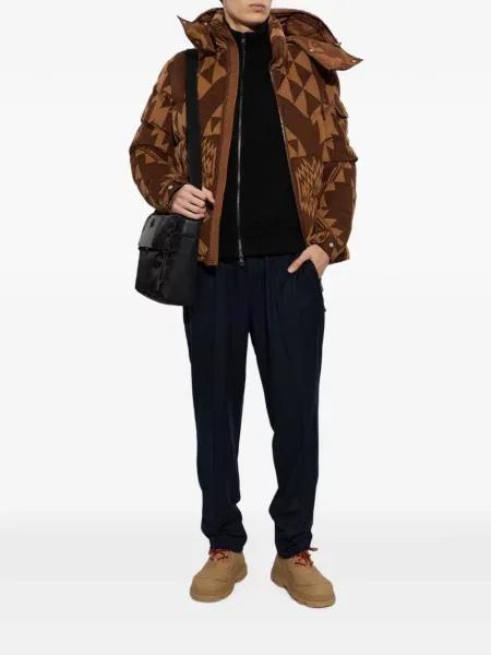 Geacă cu puf Moncler cu imprimeu geometric maro