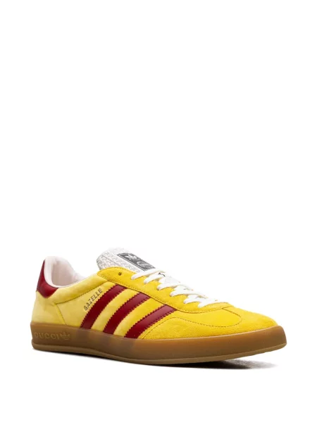 Sneakerși Adidas Gazelle de catifea alb