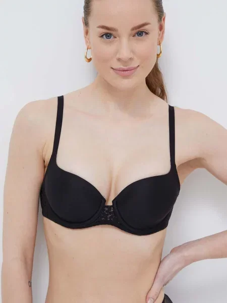 Сутиен Chantelle с изчистен дизайн черно