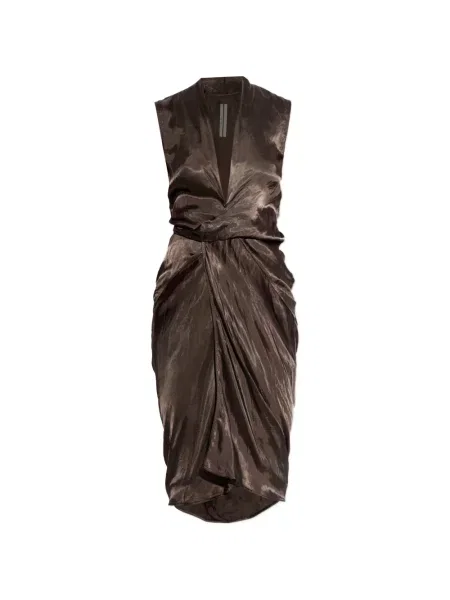 Rochie Rick Owens cu decolteu în V drapată de costum maro