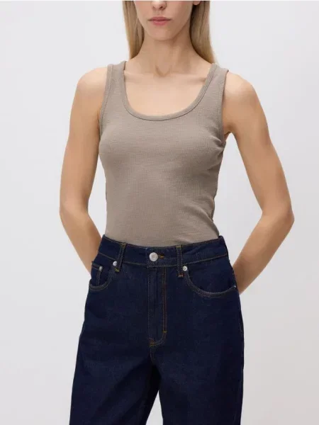 Reserved Top cu lyocell bej