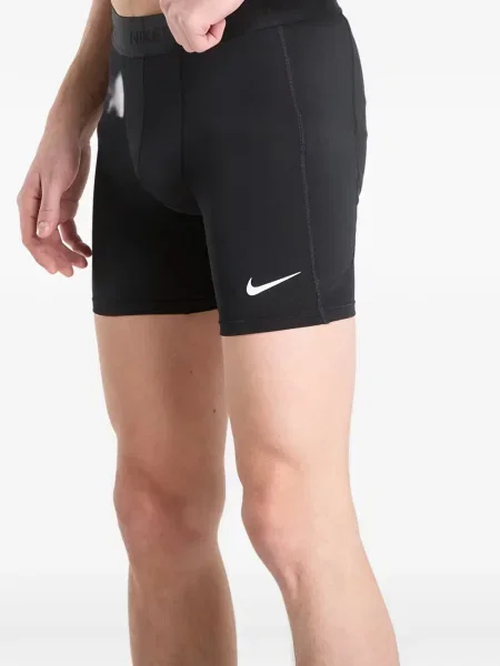 Велурени шорти Nike черно