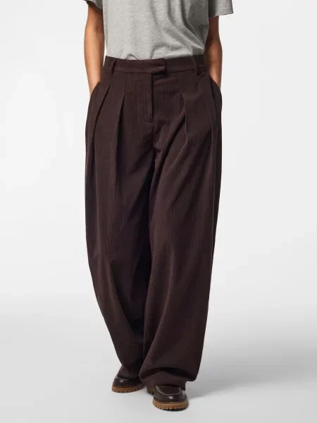 PIECES Kalhoty se sklady v pase PCABBA' hnědá