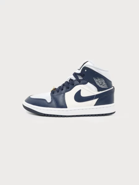 Sneakerși Jordan alb