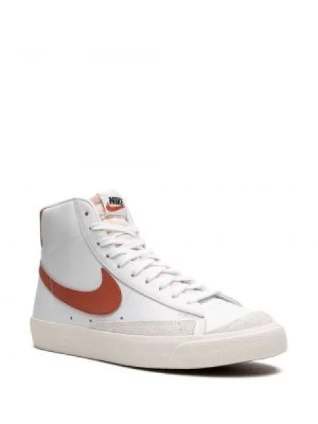 Zomšinis švarkas Nike ruda
