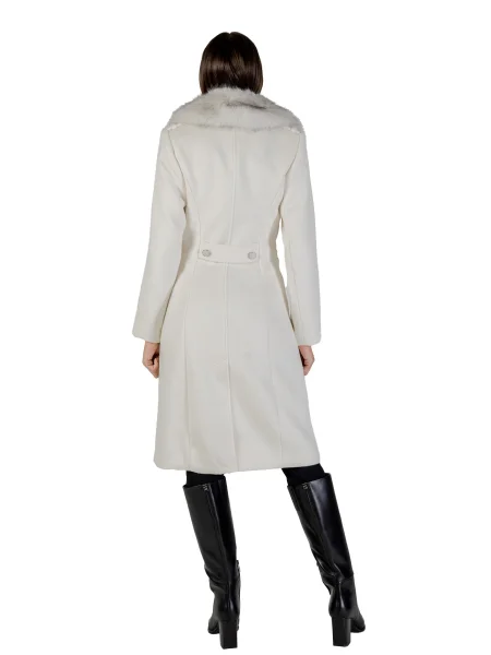 Кожено палто Guess бежово