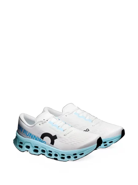 Sneakerși On alb