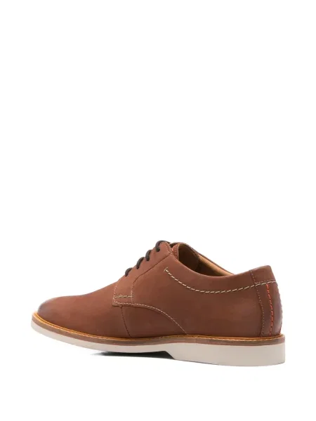 Δερμάτινος σκαρπίνια derby Clarks με κορδόνια καφέ