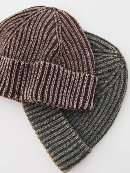 Шапка Reserved коричневая