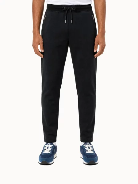 Spodnie dresowe o kroju marchewkowym w kolorze ton w ton Le Coq Sportif Essentie czarne