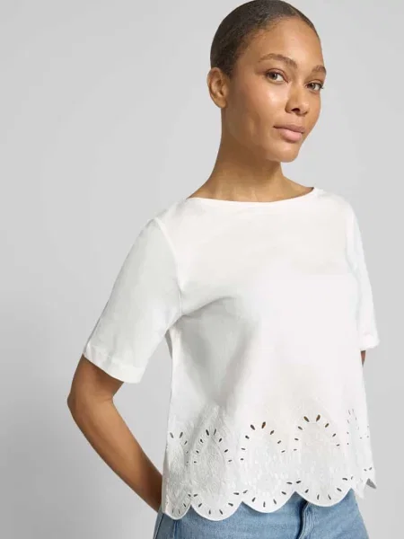 T-shirt z okrągłym dekoltem i haftowaną ażurką More & More biała