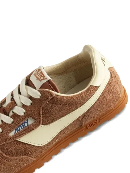 Sneakerși Autry din piele de căprioară maro