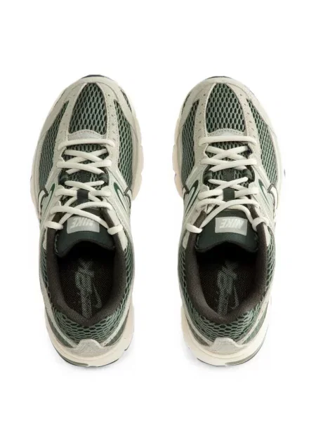 Με τιράντες sneakers Nike Vomero σουέντ λευκό