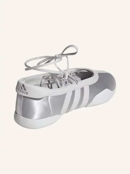 Adidas Originals Baleríny Taekwondo Mei stříbrná / světle šedá