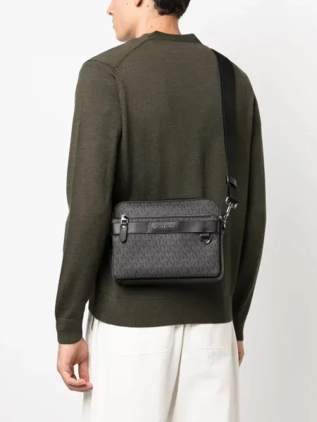 Iš natūralios odos crossbody torbica Michael Kors juoda