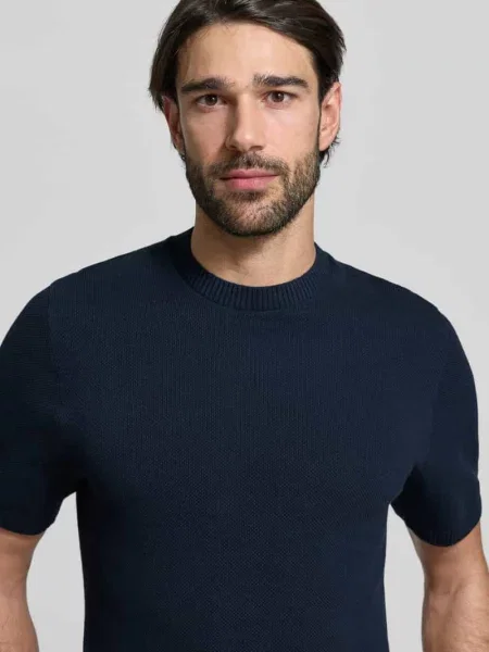 T-shirt o kroju regular fit z czystej bawełny Mcneal granatowa