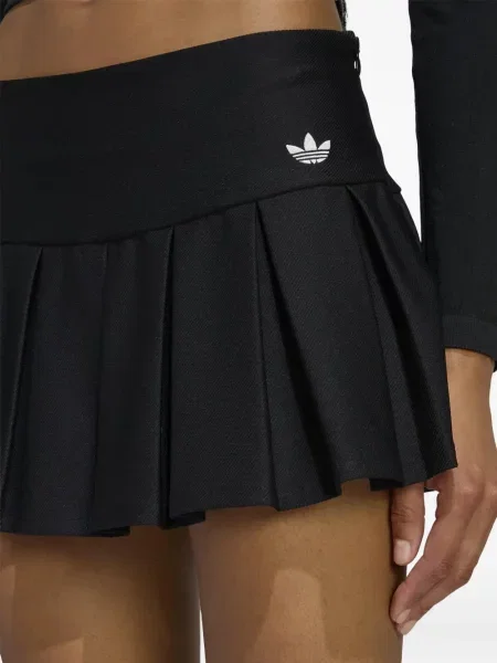 Top Adidas cu decolteu rotund cu dungi cu umerii deschiși negru