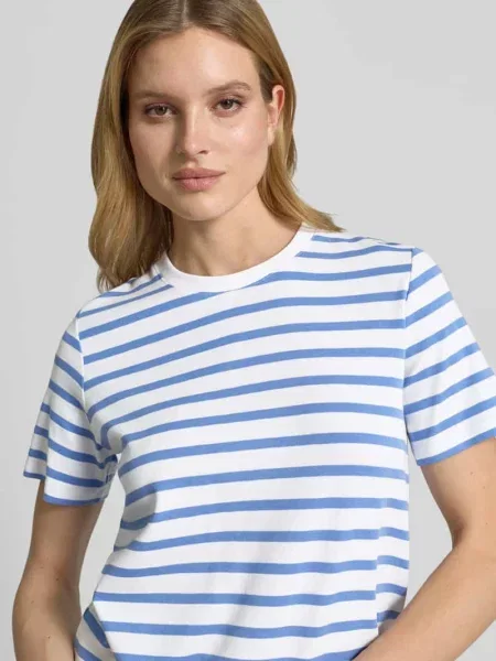 T-shirt we wzór na całej powierzchni z okrągłym dekoltem Comma niebieska