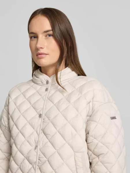 Kurtka pikowana o kroju regular fit z kapturem model ‘Phil’ Cinque beżowa