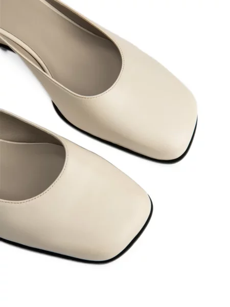Papuci tip mules By Far cu pană alb