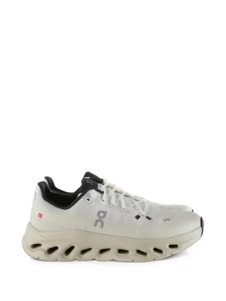 Sneakerși On