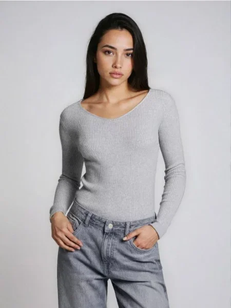 Джемпер з трикотажу в рубчик сірий