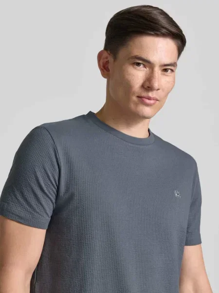 T-shirt z fakturowanym wzorem i wyhaftowanym logo Lerros