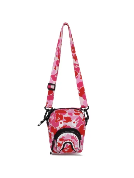 Geantă crossbody A Bathing Ape® cu imagine cu model camuflaj roz