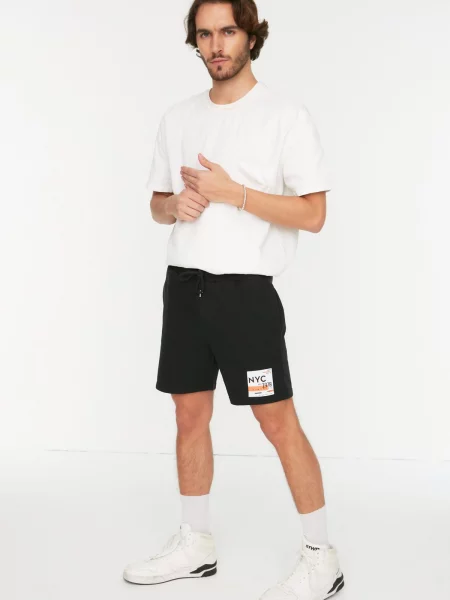 Pantaloni scurți Trendyol cu imagine negru