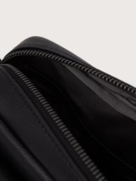 Calvin Klein Válltáska Emblem Hw Camera Bag fekete