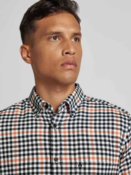 Koszula casualowa o kroju slim fit z kołnierzykiem typu button down Olymp Level Five czarna