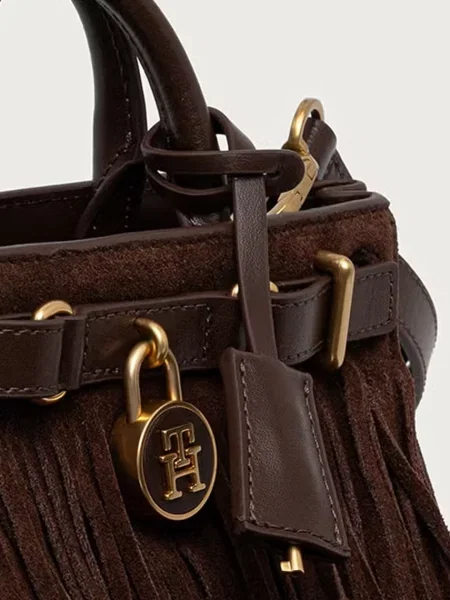 Tommy Hilfiger чанта crossbody дамска от велур кафяво