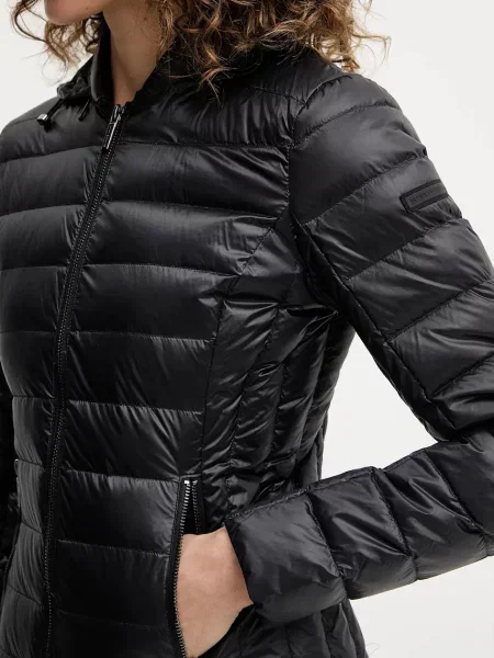 Пуховик Armani Exchange черный