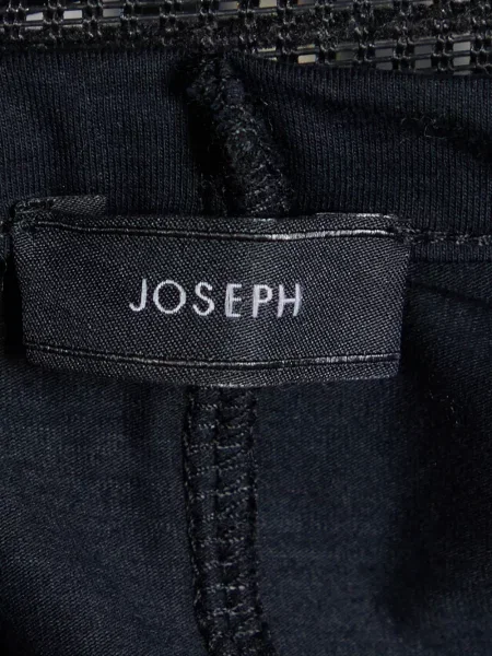 Μπλούζα Joseph με λαιμόκοψη v μαύρο