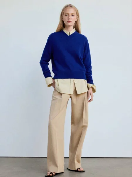 Sweter z dzianiny z dekoltem w szpic electric blue Kobieta XXS MANGO niebieski