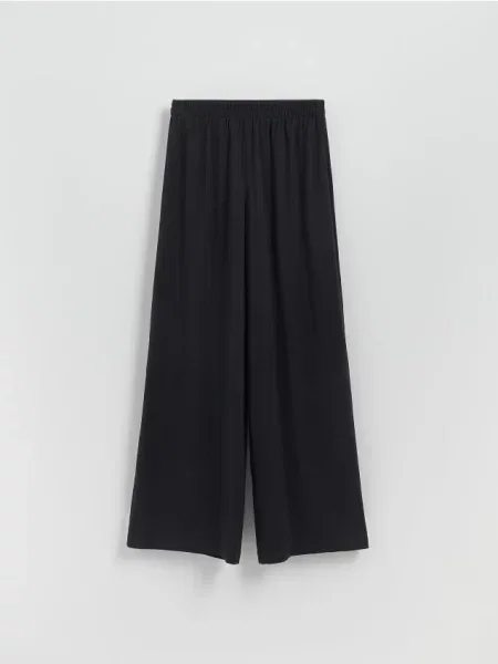 Reserved Штани вільного крою з модалом чорний