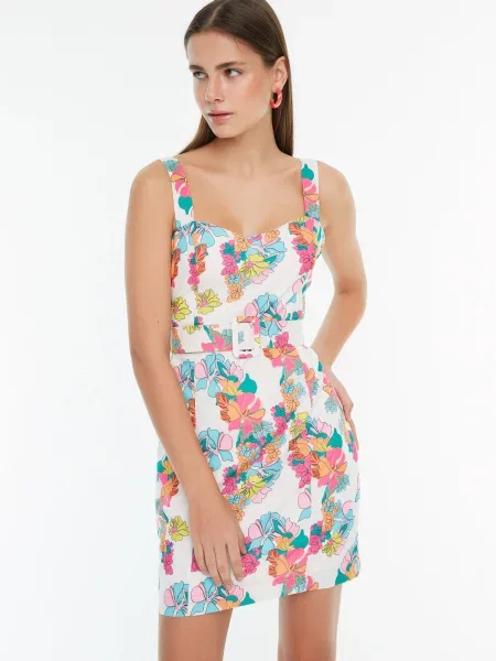 Rochie Trendyol cu model floral țesută cu bretele alb