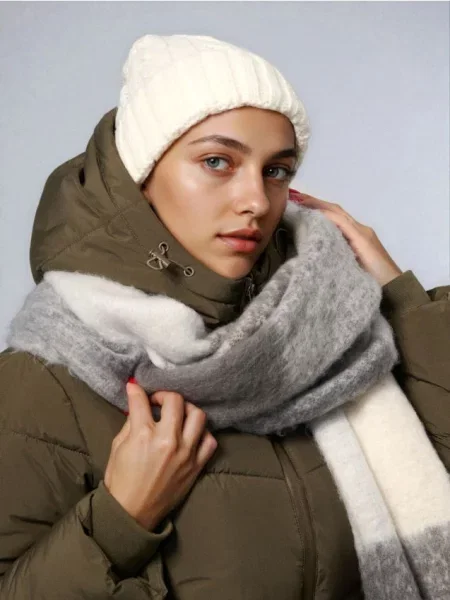 Ребриста шапка біні кремовий