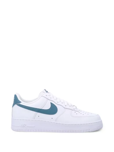 Sneakerși Nike Vomero cu model leopard din piele de căprioară roșu