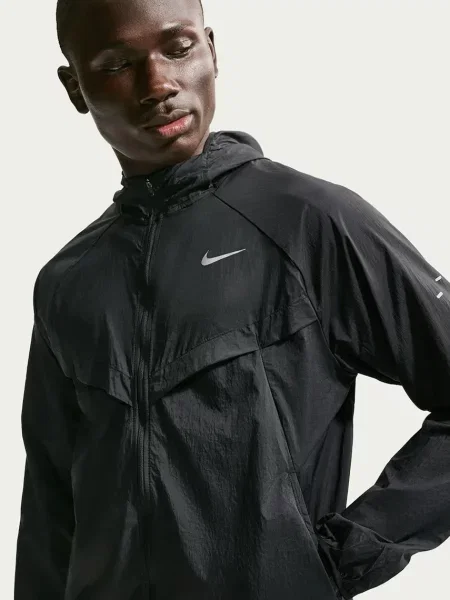Dzseki Nike fekete