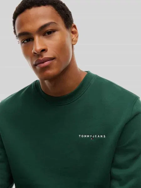 Bluza o kroju regular fit z małym napisem z logo Tommy Jeans