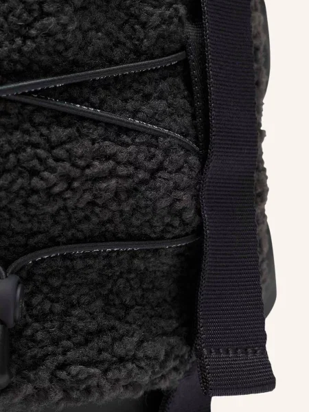 Flísový batoh adidas by Stella McCartney černý