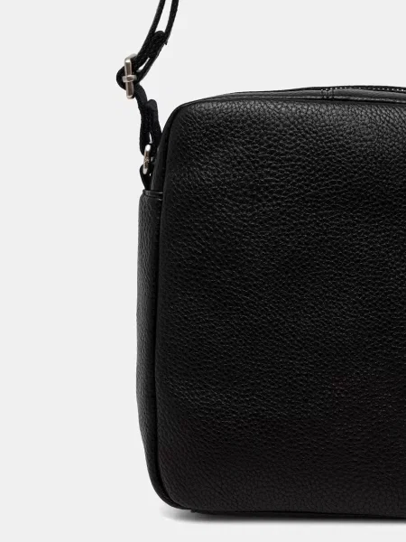 Calvin Klein Saszetka Bold Pebble Simple Reporter czarny