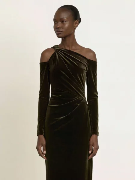 Reiss Šaty S Výstřihem Typu Cold Shoulder Z Veluru tmavě zelená